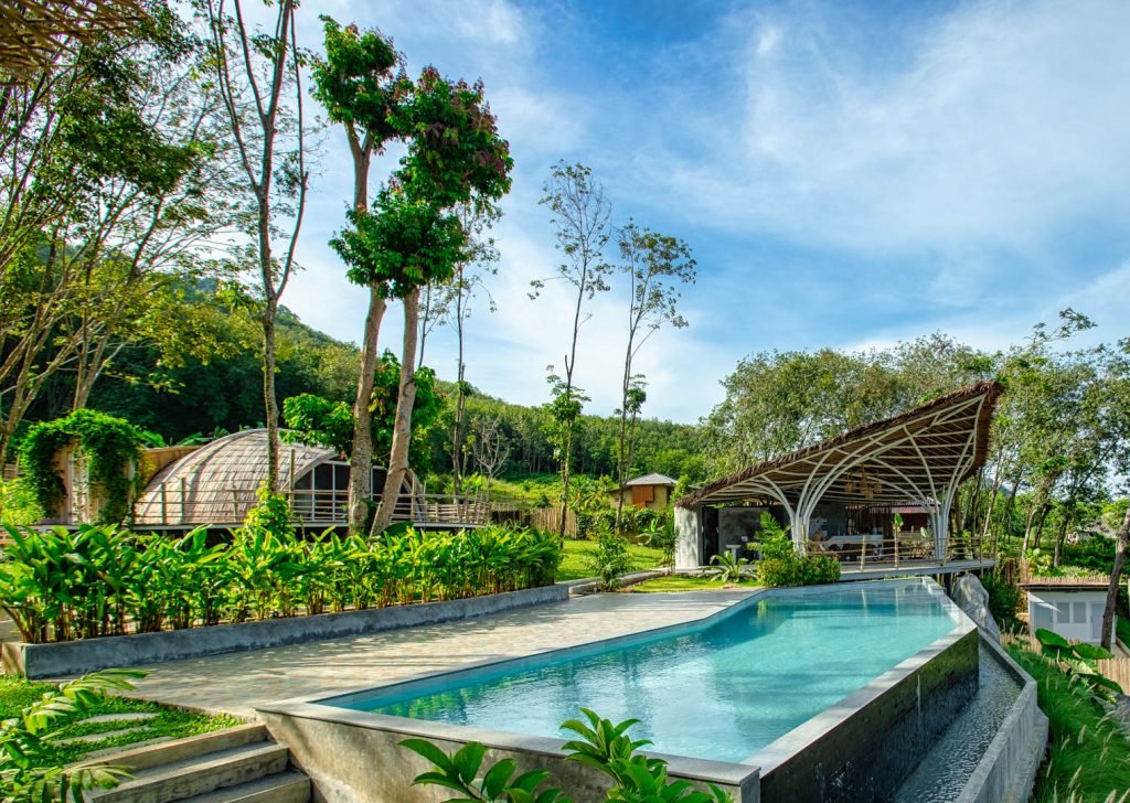 Pool and beach